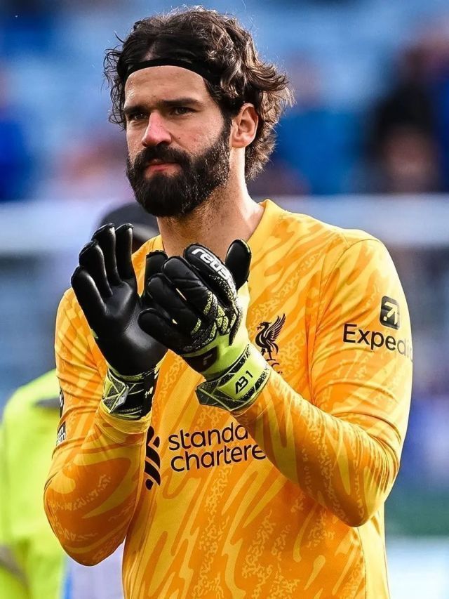 Neuer, Alisson e Courtois: veja os 10 goleiros mais bem pagos do mundo