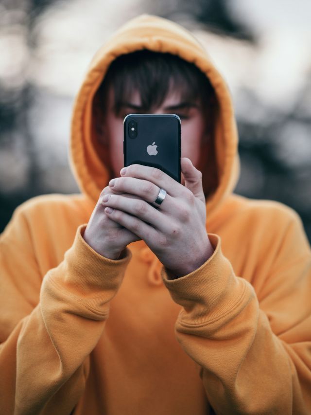Metade dos adolescentes diz que redes sociais fazem mal à saúde mental