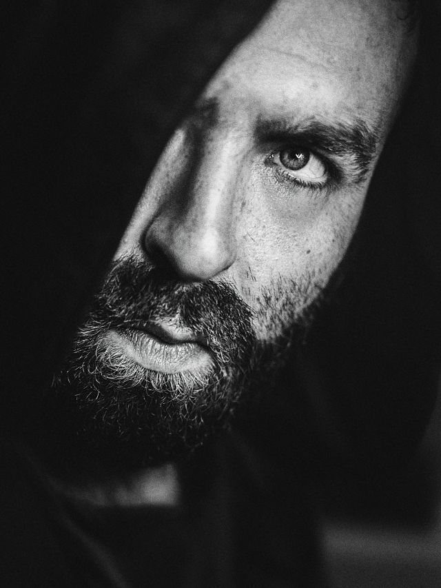 Barba ou bigode? Estudo aponta pelos faciais que mais despertam confiança